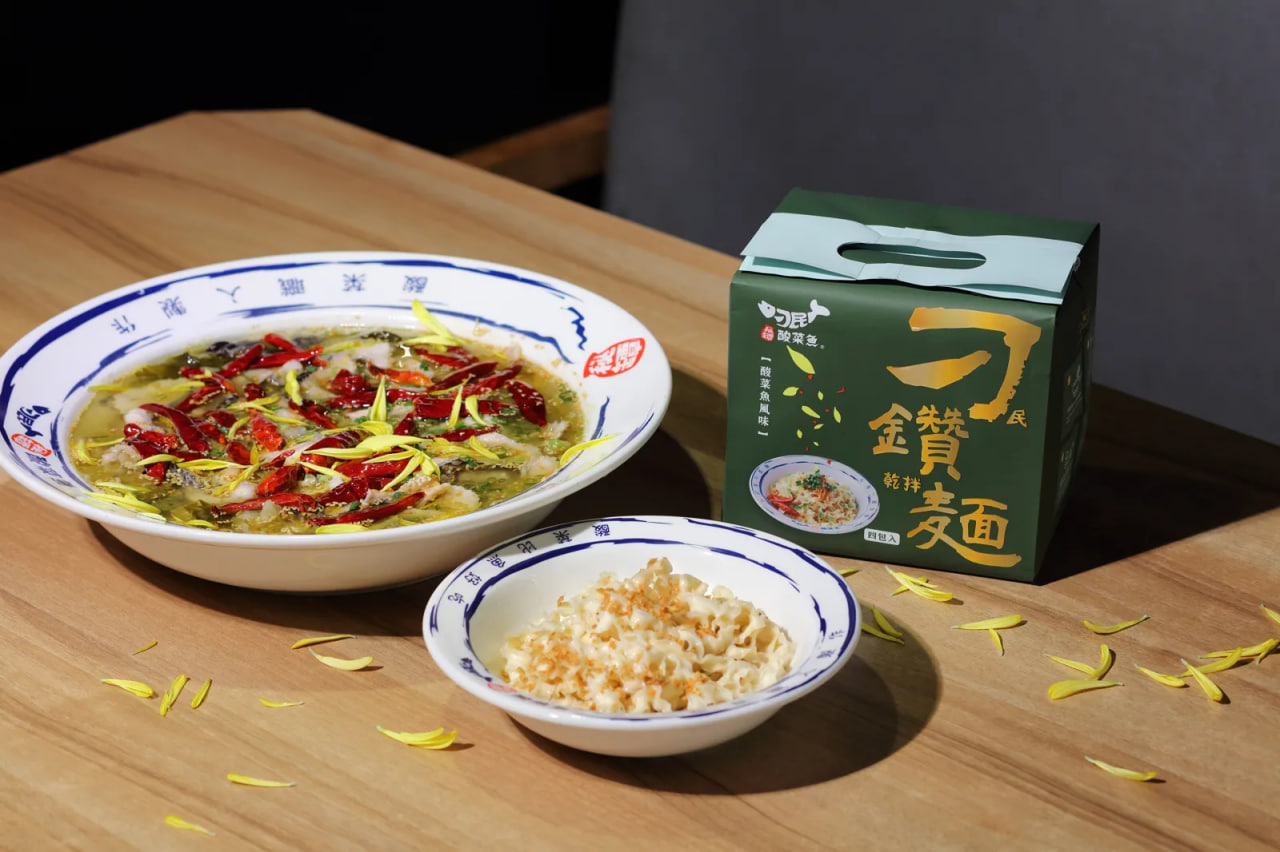 บันทึกการชิม: บะหมี่แห้ง “บะหมี่แห้งรสเปรี้ยวแซ่บ” จากร้าน “กลุ่มลูกค้าที่มีความเฉพาะเจาะจง” รสปลาหมึกเปรี้ยวที่ไม่ควรพลาด