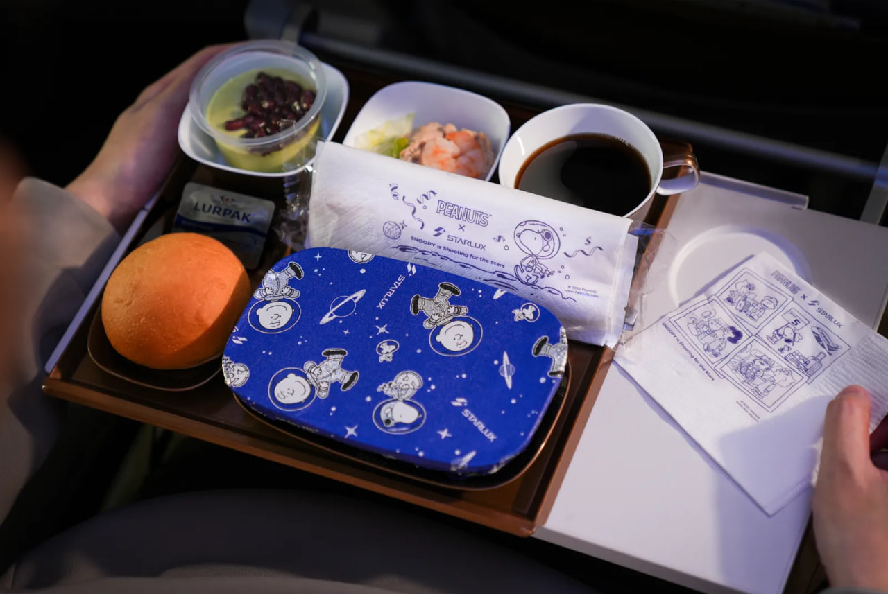 อาหารบนเครื่องและบัตรขึ้นเครื่องล้วนเป็นลายสุนัข Snoopy! เด็ก ๆ ยังได้รับของขวัญเซอร์ไพรส์ฟรี! เที่ยวบินธีม Snoopy ของ StarLux เริ่มบินจริง 28 พฤษภาคม